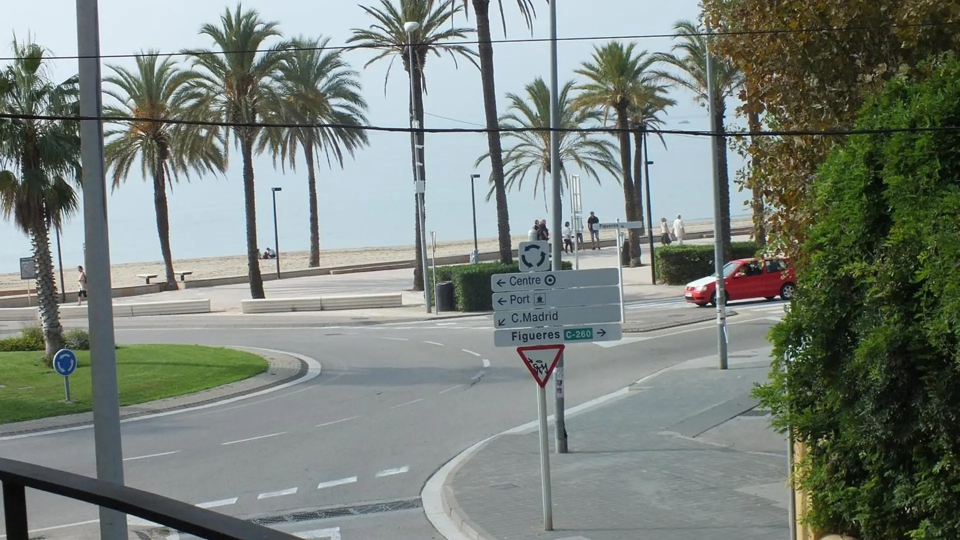 Bonito Apartamento De 2 Habitaciones En Roses Con Estacionamiento, Aire Acondicionado, Cerca Del Centro Y De La Playa - Es-204-46